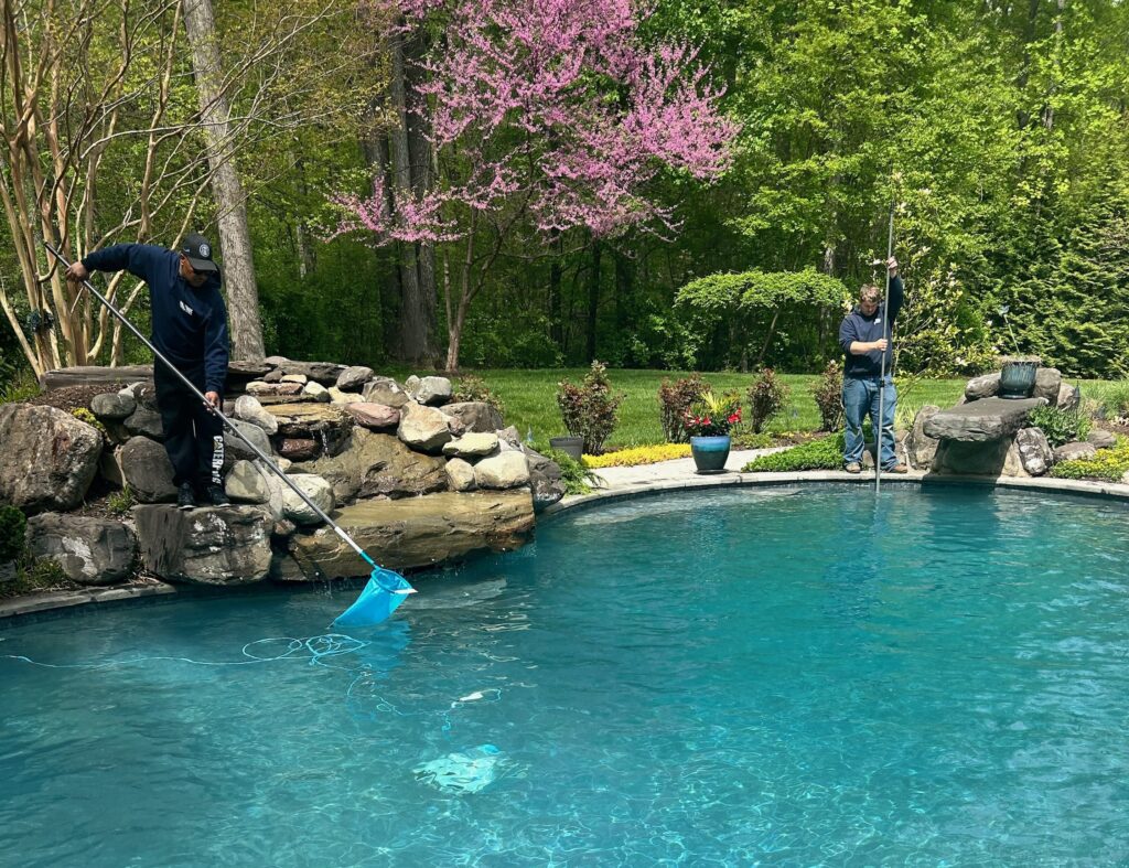 commercial pool cleaning services